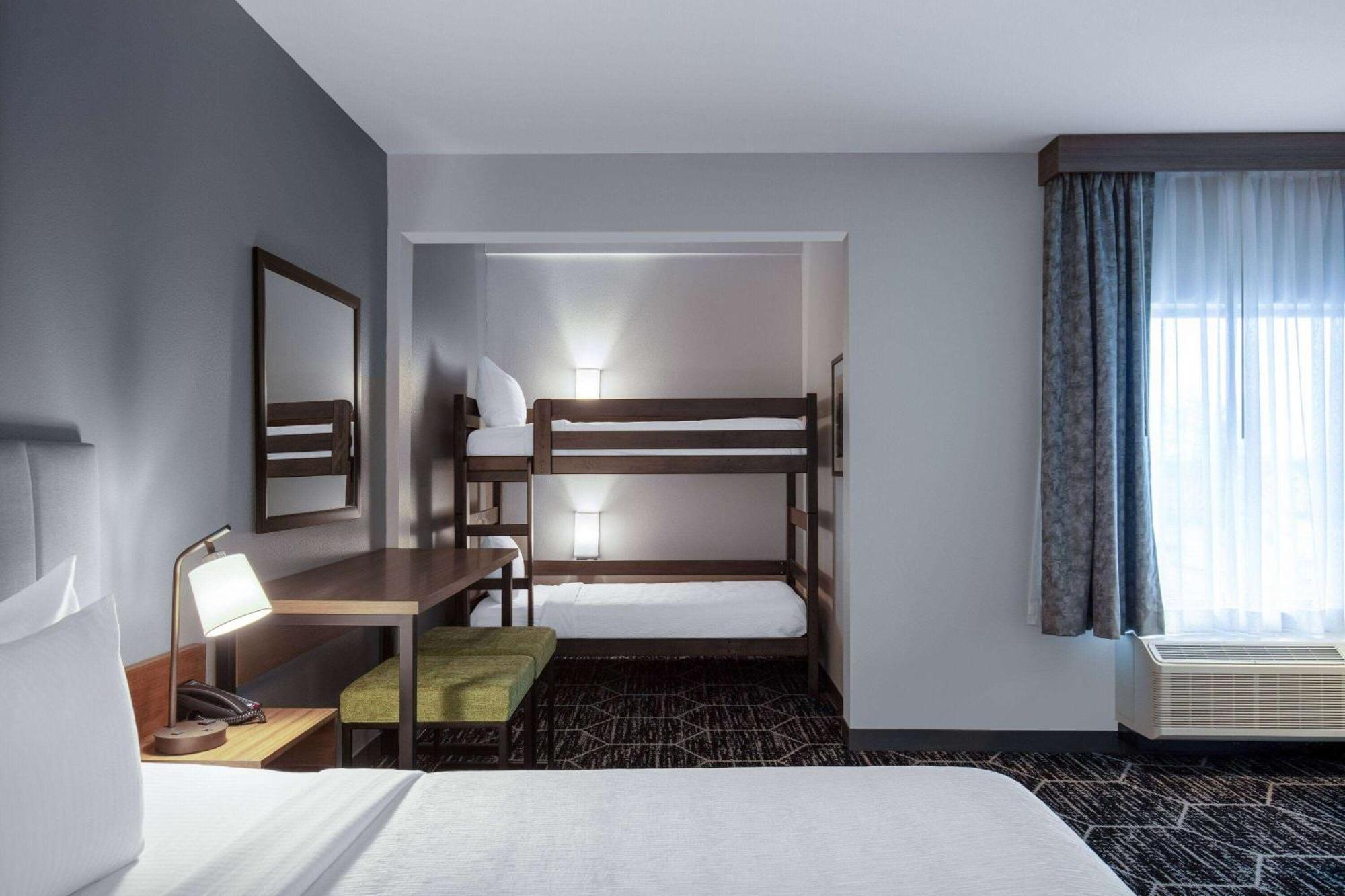 La Quinta Inn & Suites By Wyndham Сентралия Екстериор снимка