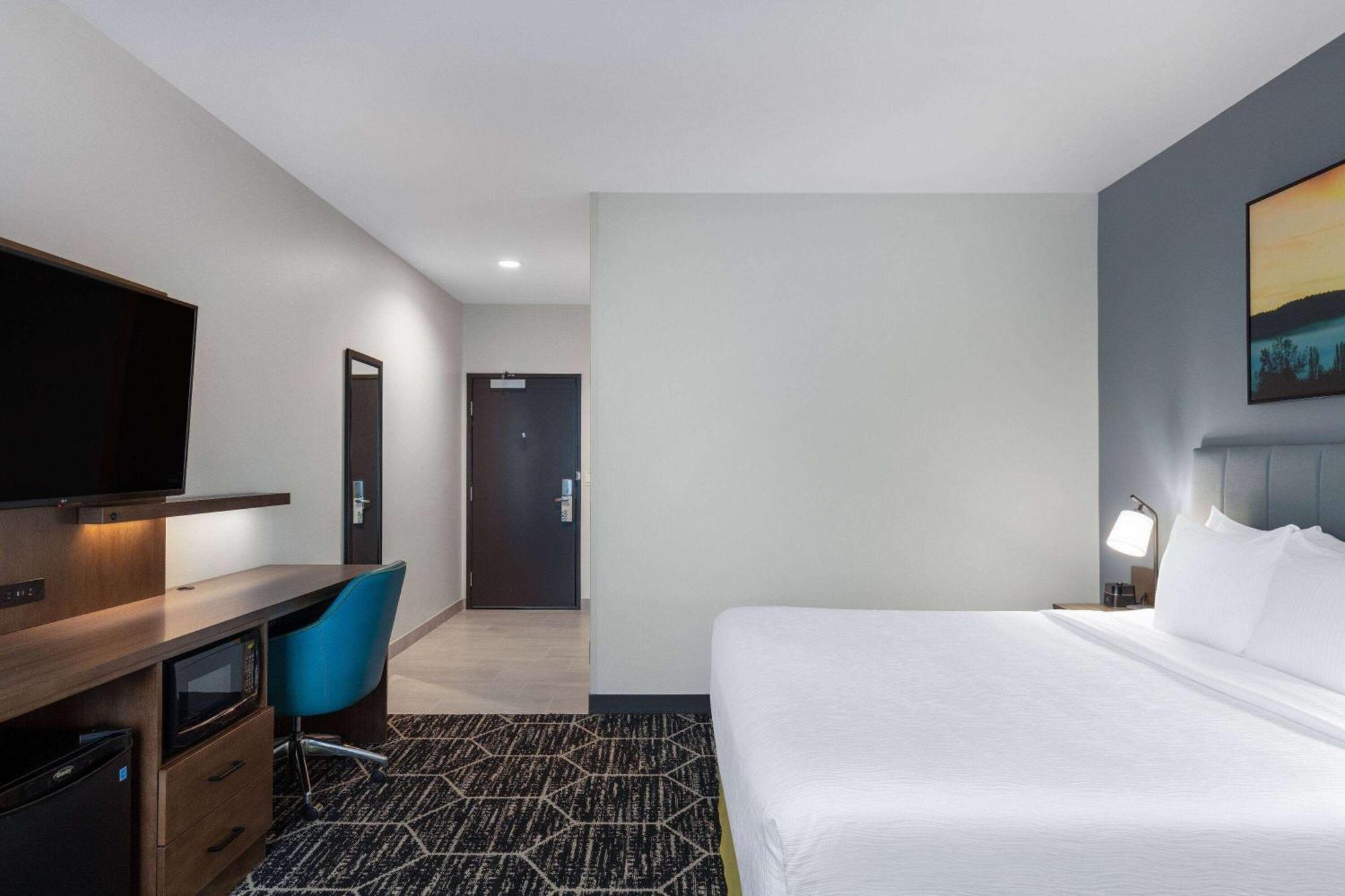 La Quinta Inn & Suites By Wyndham Сентралия Екстериор снимка