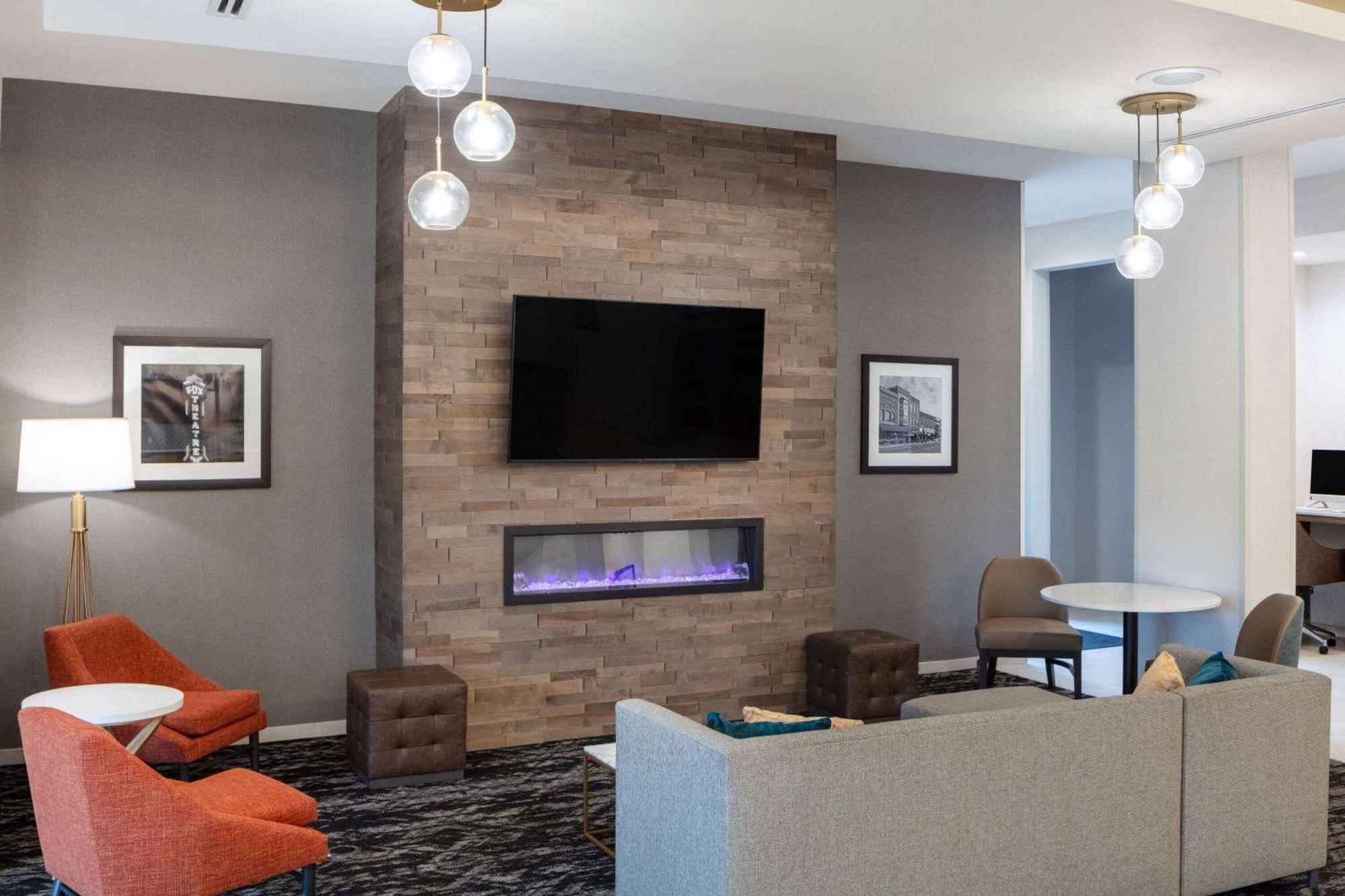 La Quinta Inn & Suites By Wyndham Сентралия Екстериор снимка